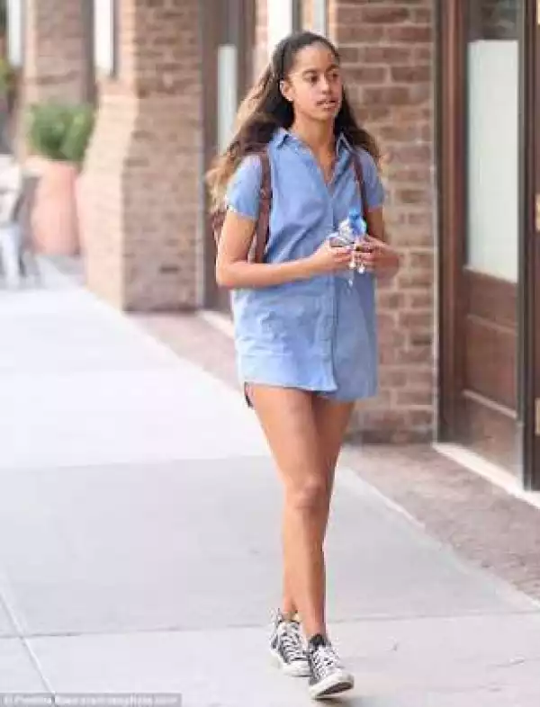 Malia Obama Spotted Walking On The Streets Only On Shirtdress Exposing Her Thighs (Photos)